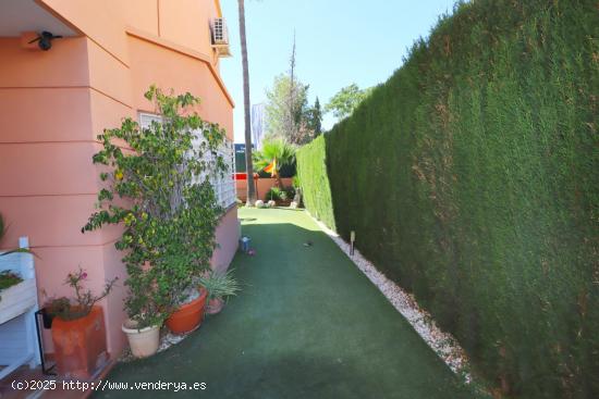 Chalet en residencial con piscina comunitaria - VALENCIA