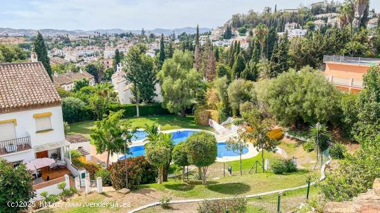  ¡Precioso chalet adosado ubicado en la zona residencial de El Coto! - MALAGA 