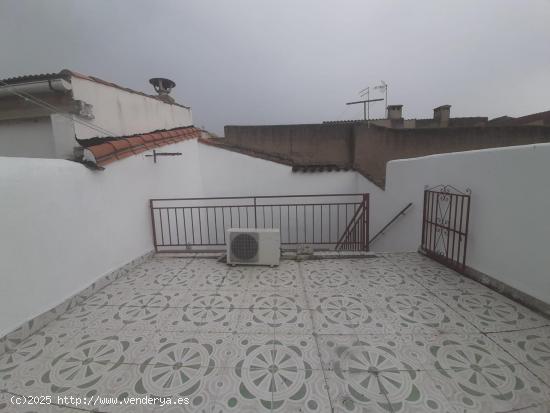  Casa con patio y terraza en Garrovillas de Alconétar - CACERES 