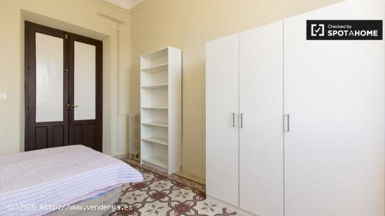 ¡Oferta de tiempo limitado! Habitación decorada con armario independiente en piso compartido, San 