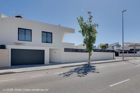 Villa en venta en Benijófar (Alicante)