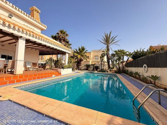  Villa en venta en La Manga del Mar Menor (Murcia) 