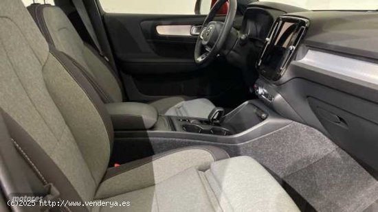 Volvo XC40 XC40 Core, B3 Semihibrido, Gasolina de 2024 con 17.034 Km por 33.900 EUR. en Asturias