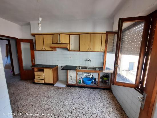 VIVIENDA CON BALCON EN ZONA CENTRO - ALBACETE