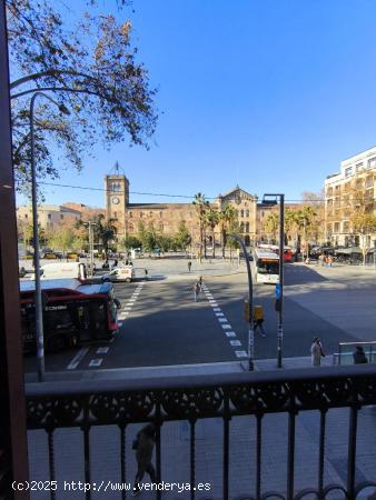 OFICINA EN PLAÇA UNIVERSITAT - BARCELONA