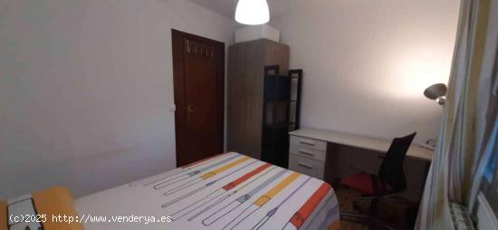  Se alquilan habitaciones en apartamento de 3 dormitorios en Ciudad Lineal - MADRID 