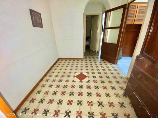 ESTUPENDA CASA EN EL CENTRO DE ORIHUELA DE TRES PLANTAS, TERRAZA, BAJO COMERCIAL.. ¡VISITELA!! - AL