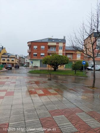  SE VENDE CASA ANTIGUA PARA REFORMAR CON TERRENO URBANO EN CACABELOS - LEON 