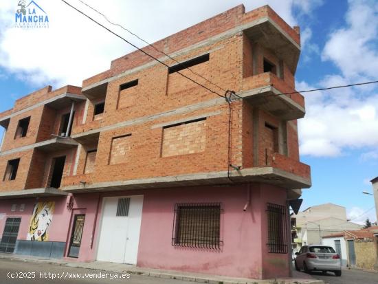 INMOBILIARIA LA MANCHA VENDE EDIFICIO EN FUENTEALAMO - ALBACETE