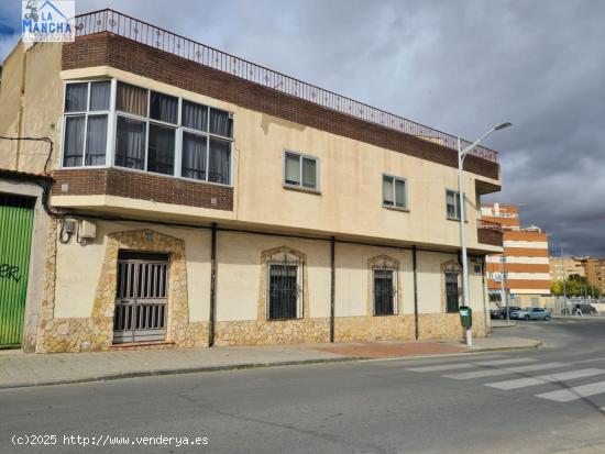 INMOBILIARIA LA MANCHA VENDE CASA EN ZONA CARREFOUR - ALBACETE