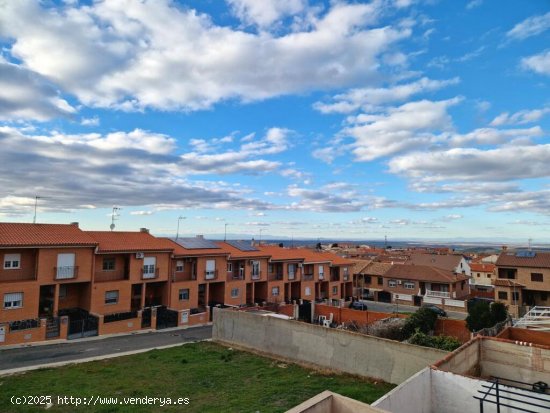 CHALET ADOSADO EN BARGAS