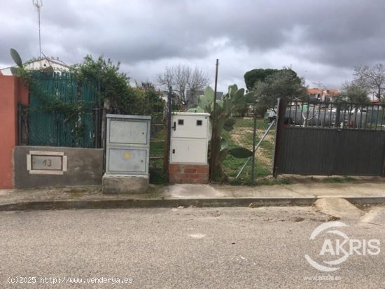 TERRENO OKUPADO DE 1.000 M2 EN EL VISO DE SAN JUAN