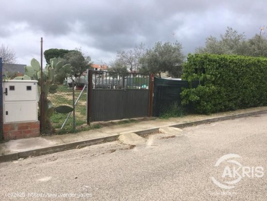 TERRENO OKUPADO DE 1.000 M2 EN EL VISO DE SAN JUAN