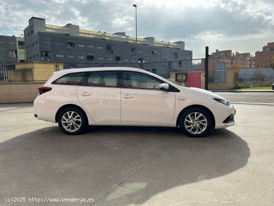 Toyota Auris 1.8 140H Active (Bus. P.) Touring Sports - Parla