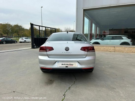 Volkswagen Passat Executive 2.0 TDI 110kW (150CV) - Parla