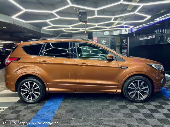 Ford Kuga 2.0 TDCi 110kW 4x2 ASS STLine de 2017 con 121.000 Km por 16.249 EUR. en Madrid