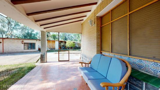 Chalet con piscina privada y casa de invitados. Gran parcela en Miralbueno - ZARAGOZA