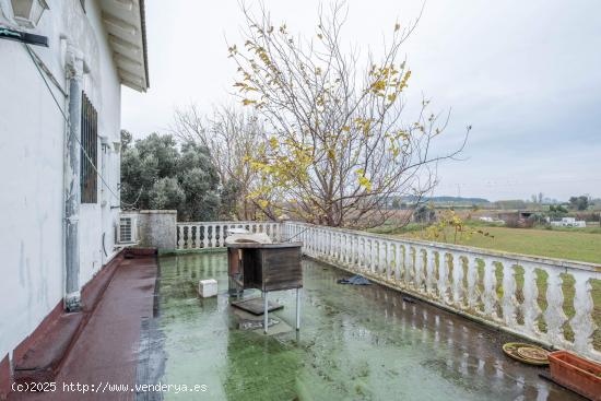 Casa independiente de 3 plantas y piscina privada en Alagón - ZARAGOZA