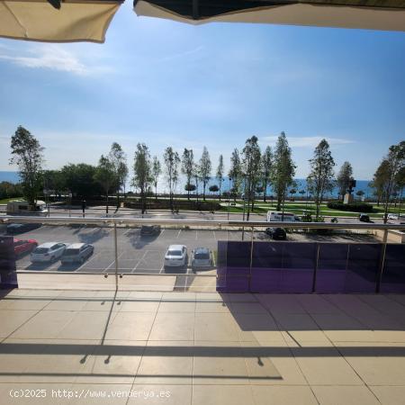 DESPACHO EN ALQUILER CON VISTAS AL MAR - BARCELONA