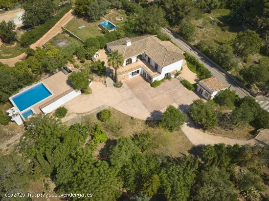 Bonito Chalet en Urbanización de Esporlas con piscina , garaje y estudio - BALEARES