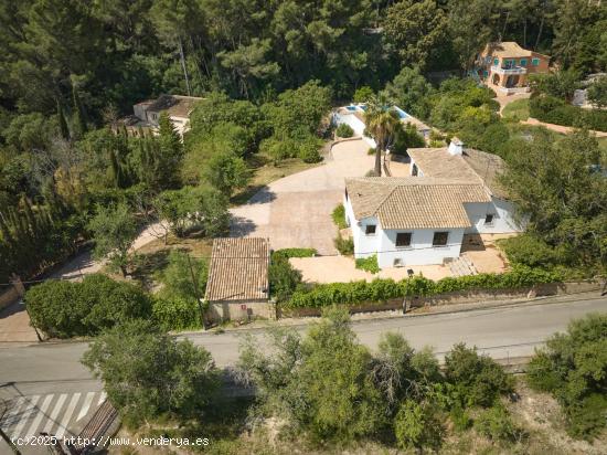 Bonito Chalet en Urbanización de Esporlas con piscina , garaje y estudio - BALEARES