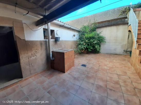 Casa en el Casar de Cáceres con patio de 30m - CACERES