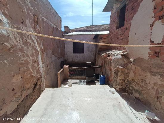 OPORTUNIDAD, SE VENDE CASA EN EL CENTRO DE JUMILLA - MURCIA