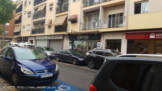 Se Alqulila Local en zona comercial Manises - VALENCIA