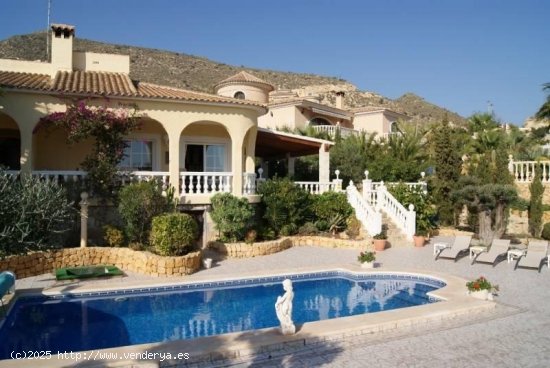 Villa en venta en El Campello (Alicante)