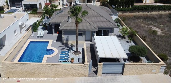 Villa en venta en La Romana (Alicante)