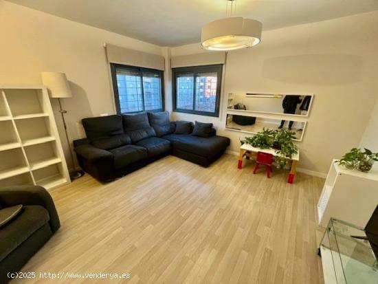 PISO CON GARAJE DE 3 DORM. Y 2 BAÑOS PARA ENTRAR A VIVIR EN PLENO BERMEJALES! - SEVILLA