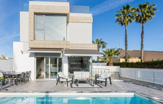 Chalet en venta en Torrevieja (Alicante)