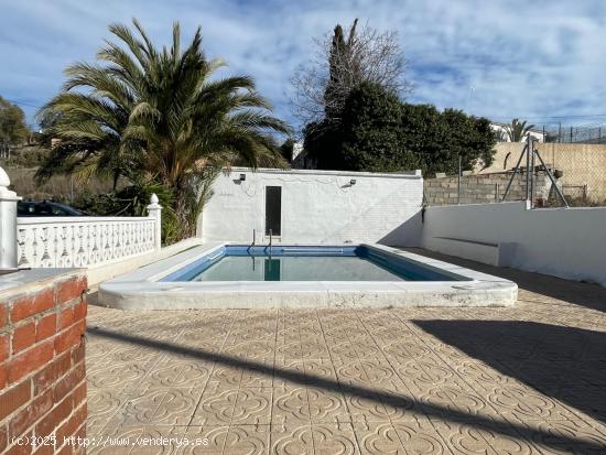 SE VENDE CHALET CON DOS VIVIENDAS EN ELCHE, URBANIZACIÓN MONTESOL - ALICANTE