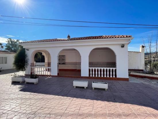 SE VENDE CHALET CON DOS VIVIENDAS EN ELCHE, URBANIZACIÓN MONTESOL - ALICANTE