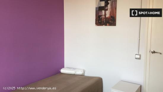 Cómoda habitación con calefacción en un apartamento de 6 dormitorios, Eixample - BARCELONA