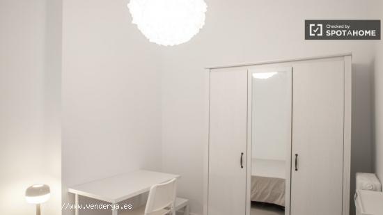 Se alquilan habitaciones en apartamento de 4 dormitorios en Salamanca - MADRID