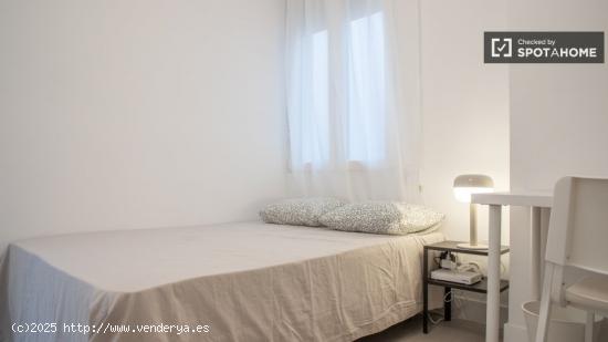 Se alquilan habitaciones en apartamento de 4 dormitorios en Salamanca - MADRID