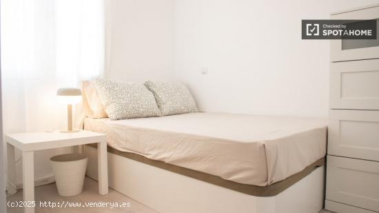 Se alquilan habitaciones en apartamento de 4 dormitorios en Salamanca - MADRID