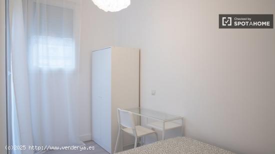 Se alquilan habitaciones en apartamento de 4 dormitorios en Salamanca - MADRID