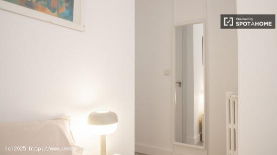 Se alquilan habitaciones en apartamento de 4 dormitorios en Salamanca - MADRID