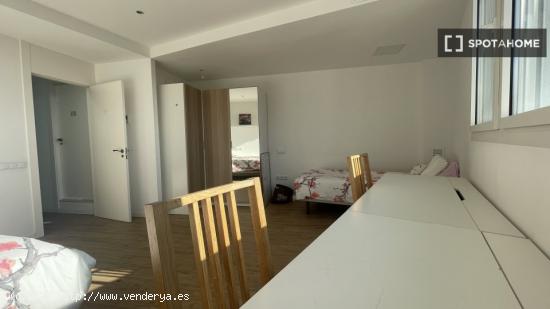 Habitación en piso compartido en barcelona. - BARCELONA