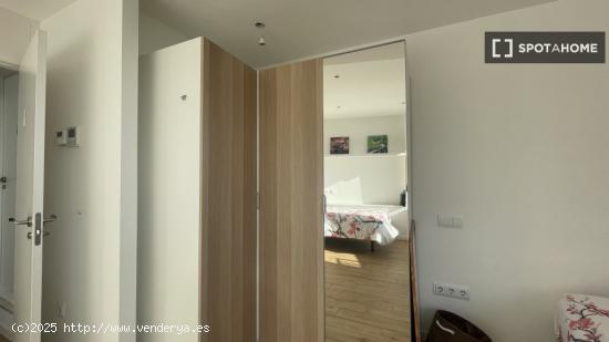 Habitación en piso compartido en barcelona. - BARCELONA