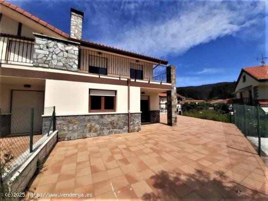 Chalet adosado n7 con terreno, garaje y  piscina comunitaria en Castro Urdiales - CANTABRIA