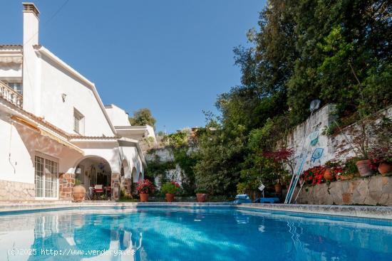 Espectacular casa en Dosrius con impresionante piscina y hermoso jardín - BARCELONA