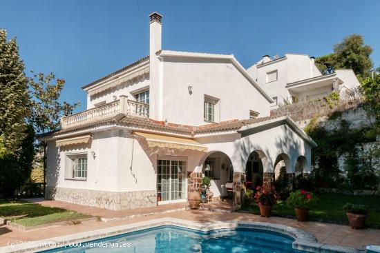 Espectacular casa en Dosrius con impresionante piscina y hermoso jardín - BARCELONA