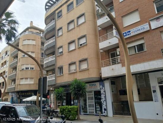 APARTAMENTO DE 4 DORMITORIOS EN TORREVIEJA ( CENTRO) ALICANTE - ALICANTE