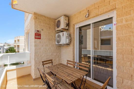 Apartamento en Torrevieja con amplia terraza y preciosa piscina comunitaria + Plaza de parking - ALI