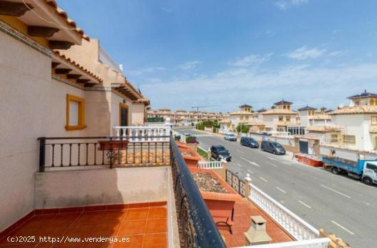 CHALET ADOSADO  DE 2 DORMITORIOS 2 BAÑOS EN LAS LOMAS DE CABO ROIG ( ORIHUELA COSTA) ALICANTE - ALI