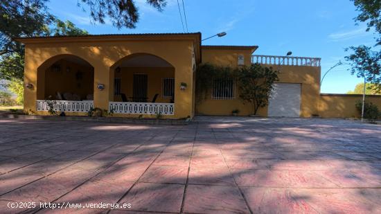 Encantador Chalet Independiente en Castalla con Amplio Jardín y Piscina - ALICANTE