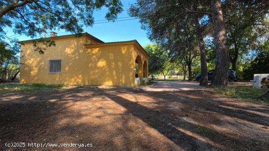 Encantador Chalet Independiente en Castalla con Amplio Jardín y Piscina - ALICANTE